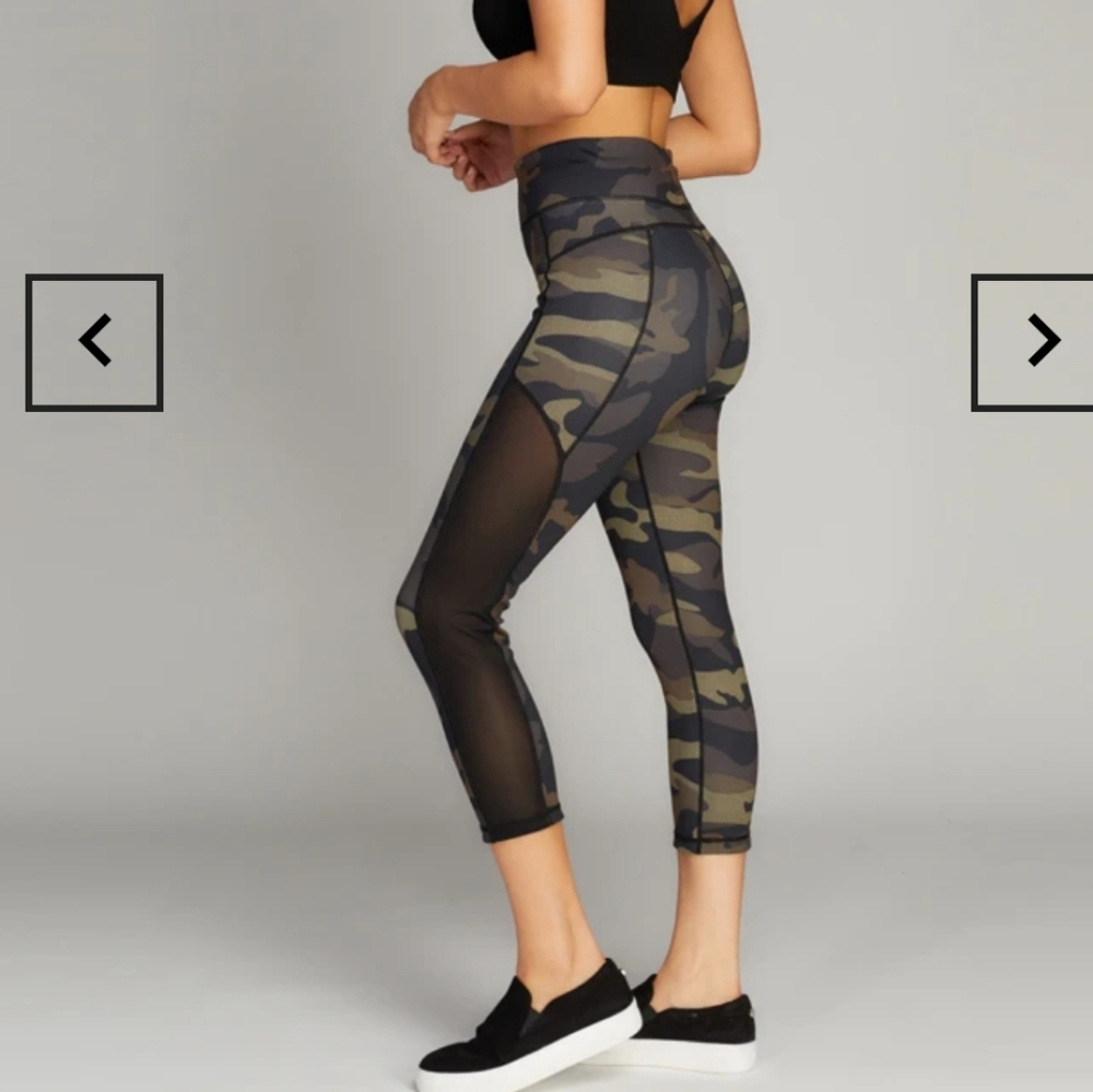 Cest Moi Camo 3/4 leggings